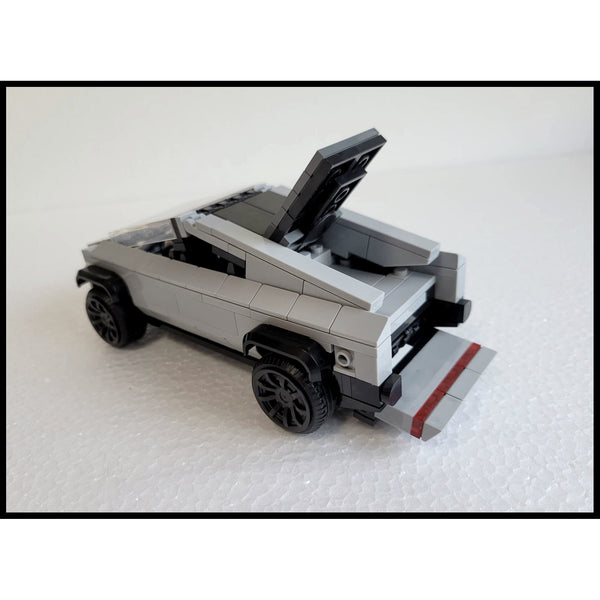 Modbrix 8002 - Cybertruck Modell 2022 inkl. Ladesäule - 318 Klemmbausteine